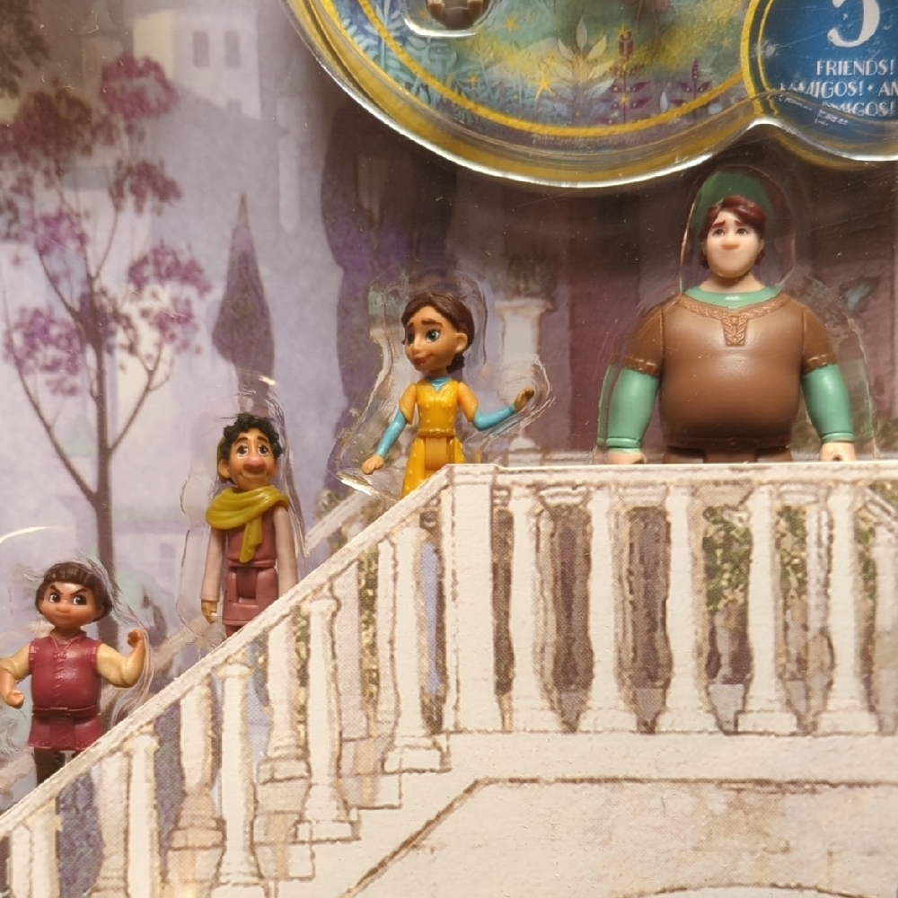 Disney WISH 15 piece Character Set - Kingdom of Rosas - Picture 5 of 10